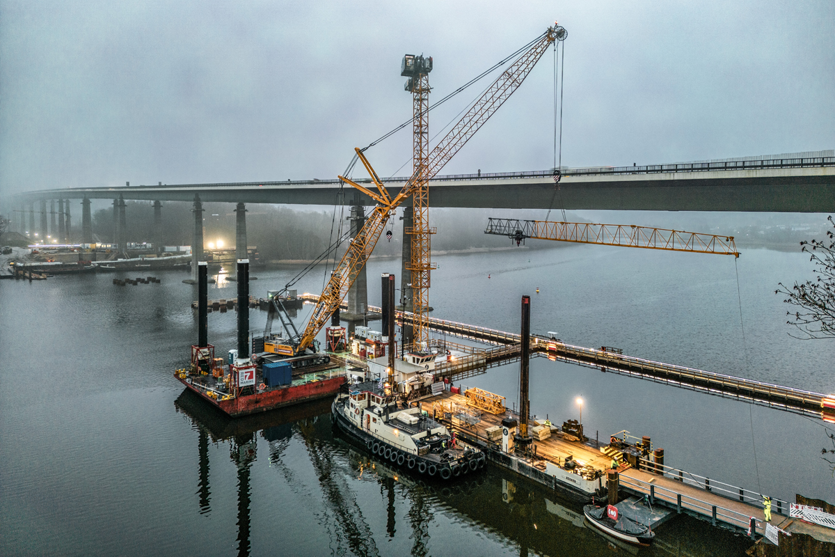 Mehr über den Artikel erfahren 18 Krane für die Rader Hochbrücke