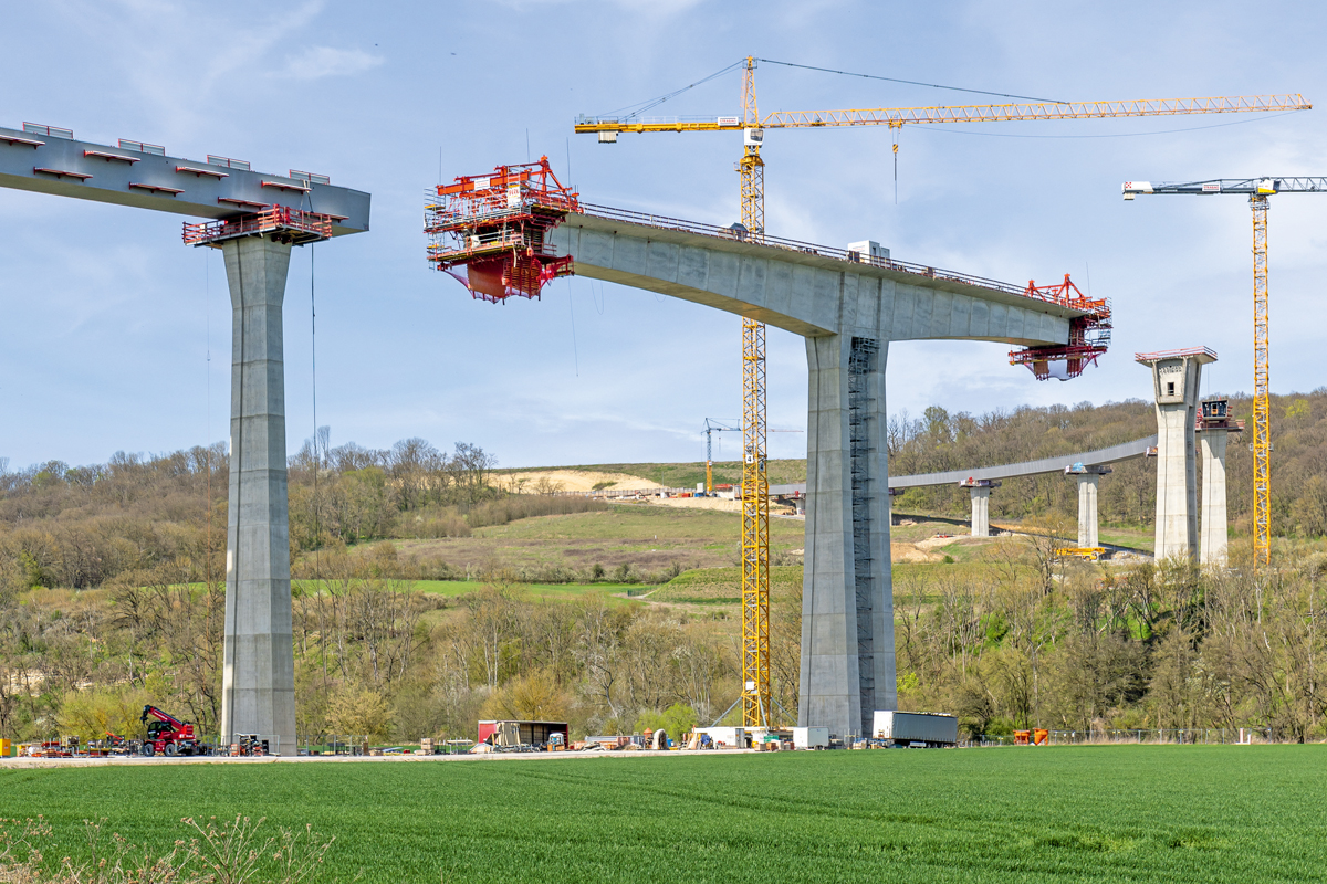 Mehr über den Artikel erfahren PERI – 1 Brücke, 2 Bauverfahren