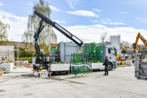 FASSI Kran F125AC bei Sprinz Glas-Logistik