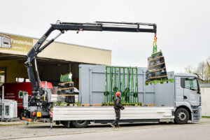 FASSI Kran F125AC bei Sprinz Glas-Logistik