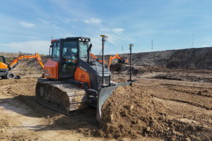 3D-Maschinensteuerungslösung Leica MC1 für den Develon Dozer DD130-7